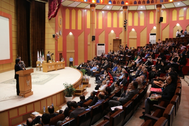 اولين همايش ملي  نقاشي ها و ديوار نگارهاي مذهبي ايران در لاهيجان برگزار شد